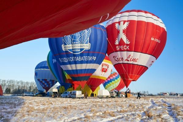 Мороз, солнце и аэростаты. Фоторепортаж Владимира Грекова с Рождественской фиесты "Яблоки на снегу"
