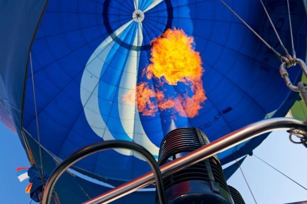 Мороз, солнце и аэростаты. Фоторепортаж Владимира Грекова с Рождественской фиесты "Яблоки на снегу"