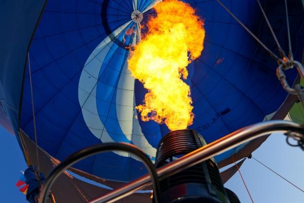 Мороз, солнце и аэростаты. Фоторепортаж Владимира Грекова с Рождественской фиесты "Яблоки на снегу"