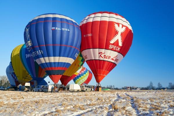 Мороз, солнце и аэростаты. Фоторепортаж Владимира Грекова с Рождественской фиесты "Яблоки на снегу"