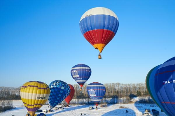 Мороз, солнце и аэростаты. Фоторепортаж Владимира Грекова с Рождественской фиесты "Яблоки на снегу"