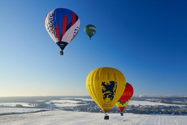 Мороз, солнце и аэростаты. Фоторепортаж Владимира Грекова с Рождественской фиесты "Яблоки на снегу"
