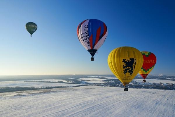 Мороз, солнце и аэростаты. Фоторепортаж Владимира Грекова с Рождественской фиесты "Яблоки на снегу"