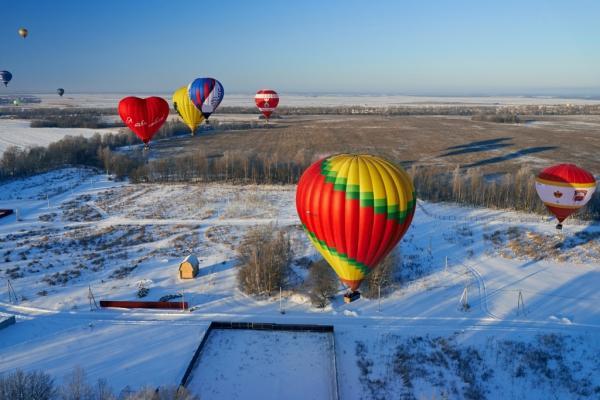 Мороз, солнце и аэростаты. Фоторепортаж Владимира Грекова с Рождественской фиесты "Яблоки на снегу"