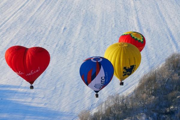 Мороз, солнце и аэростаты. Фоторепортаж Владимира Грекова с Рождественской фиесты "Яблоки на снегу"