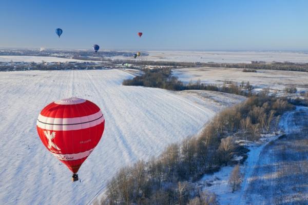 Мороз, солнце и аэростаты. Фоторепортаж Владимира Грекова с Рождественской фиесты "Яблоки на снегу"