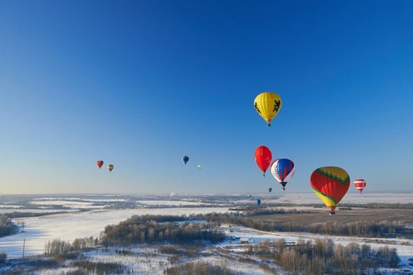 Мороз, солнце и аэростаты. Фоторепортаж Владимира Грекова с Рождественской фиесты "Яблоки на снегу"