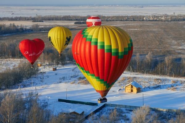 Мороз, солнце и аэростаты. Фоторепортаж Владимира Грекова с Рождественской фиесты "Яблоки на снегу"