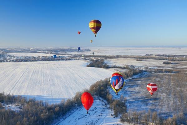 Мороз, солнце и аэростаты. Фоторепортаж Владимира Грекова с Рождественской фиесты "Яблоки на снегу"