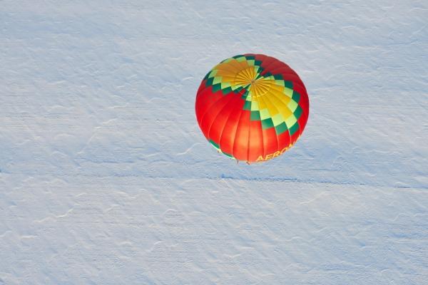 Мороз, солнце и аэростаты. Фоторепортаж Владимира Грекова с Рождественской фиесты "Яблоки на снегу"