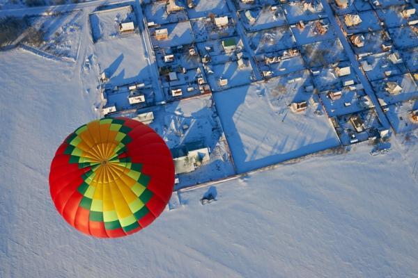 Мороз, солнце и аэростаты. Фоторепортаж Владимира Грекова с Рождественской фиесты "Яблоки на снегу"