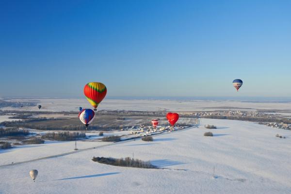 Мороз, солнце и аэростаты. Фоторепортаж Владимира Грекова с Рождественской фиесты "Яблоки на снегу"