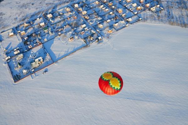 Мороз, солнце и аэростаты. Фоторепортаж Владимира Грекова с Рождественской фиесты "Яблоки на снегу"