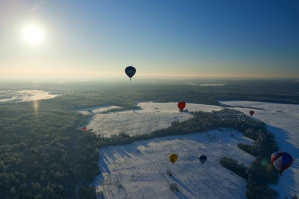 Мороз, солнце и аэростаты. Фоторепортаж Владимира Грекова с Рождественской фиесты "Яблоки на снегу"