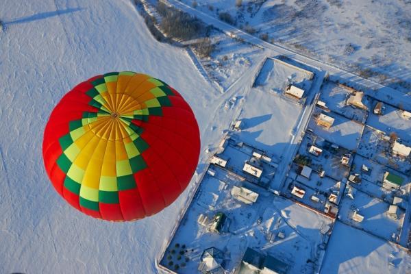 Мороз, солнце и аэростаты. Фоторепортаж Владимира Грекова с Рождественской фиесты "Яблоки на снегу"