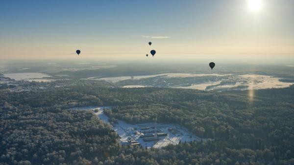 Мороз, солнце и аэростаты. Фоторепортаж Владимира Грекова с Рождественской фиесты "Яблоки на снегу"