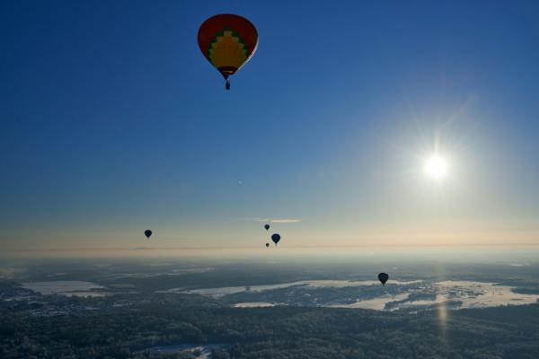 Мороз, солнце и аэростаты. Фоторепортаж Владимира Грекова с Рождественской фиесты "Яблоки на снегу"
