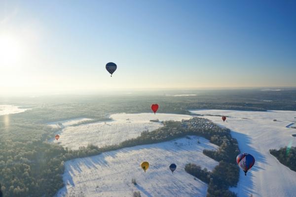 Мороз, солнце и аэростаты. Фоторепортаж Владимира Грекова с Рождественской фиесты "Яблоки на снегу"