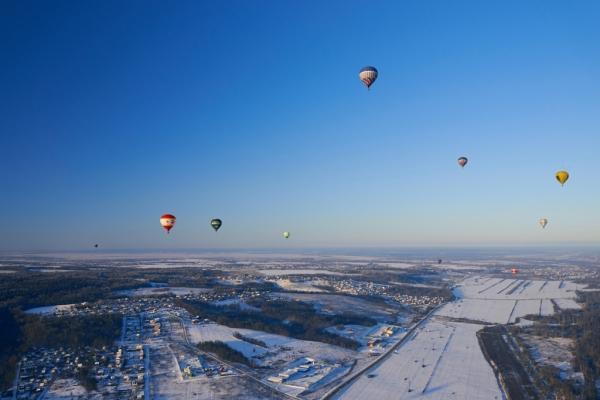Мороз, солнце и аэростаты. Фоторепортаж Владимира Грекова с Рождественской фиесты "Яблоки на снегу"