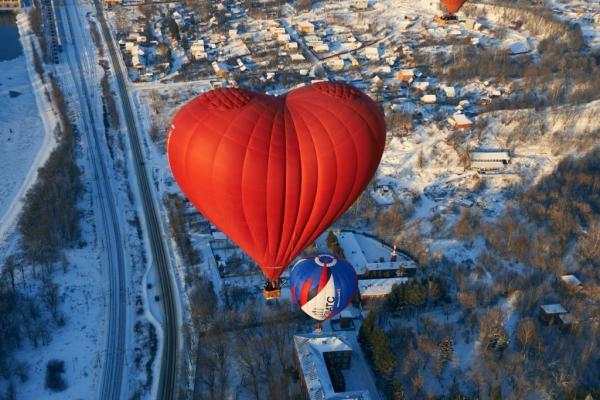 Мороз, солнце и аэростаты. Фоторепортаж Владимира Грекова с Рождественской фиесты "Яблоки на снегу"