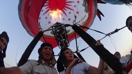 Небесная ярмарка - 2015. Казанский Кремль и фотоархив Уральского добровольческого танкового корпуса времен войны взмыли в небо в Кунгуре