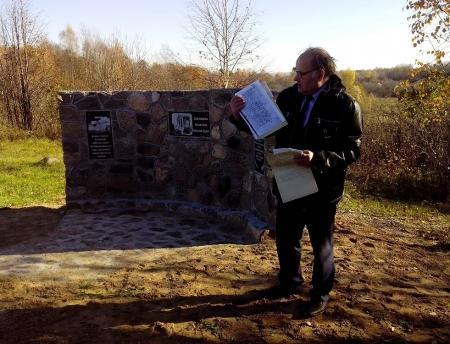 На родине Нила Кирпичёва открыли памятную стелу