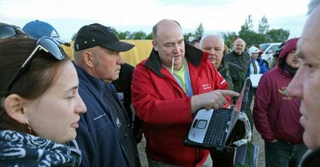 Великие Луки: утро 12 июня: ковёр