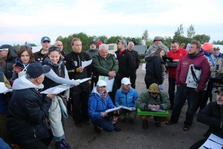 Великие Луки: утро 12 июня: ковёр