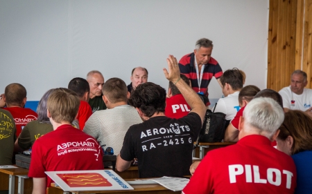 Утренний полет отменен из-за низкой облачности