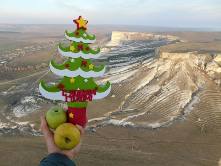 Яблоки над Белой скалой. Крым.