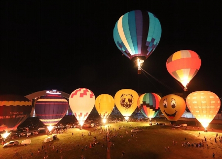 «Лёгкие люди» - грандиозное свечение аэростатов