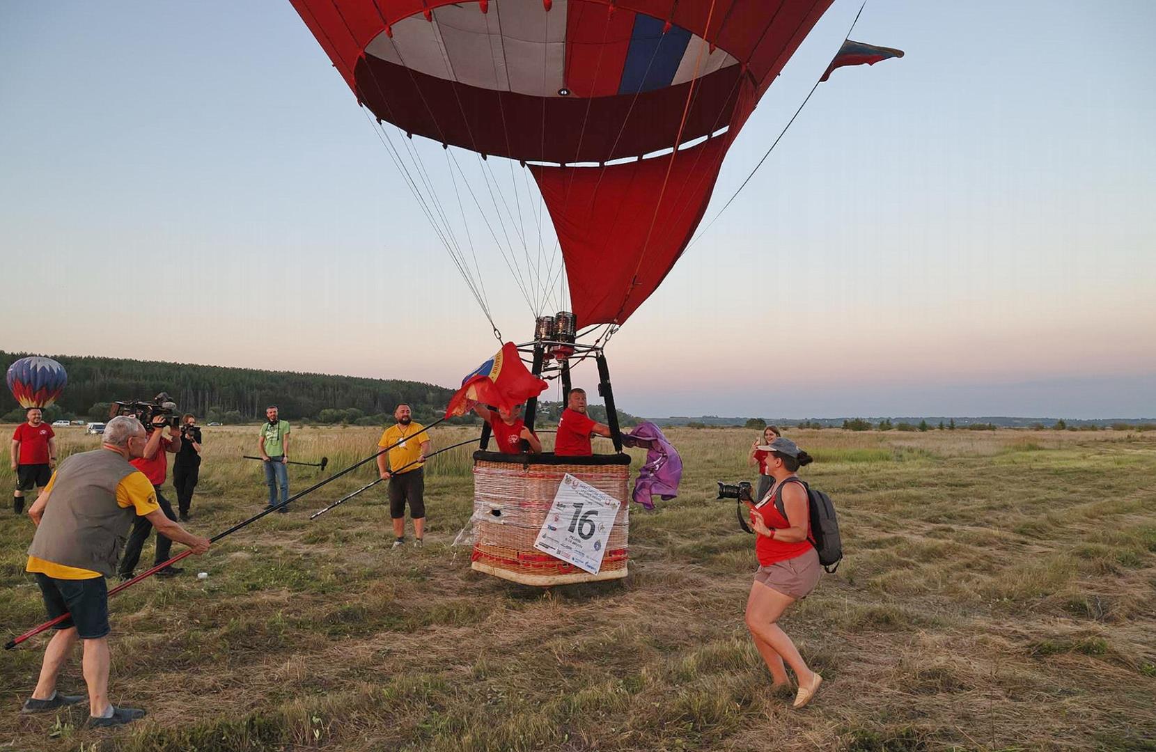 Гонки на воздушном шаре. Фестиваль воздухоплавания в Суздале. Небо России.