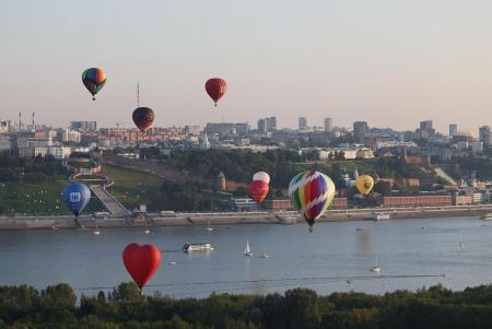 Полет над Кремлем, Волгой и Окой
