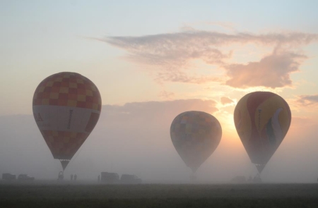 Густой туман не помешал аэростатам провести еще один соревновательный полет
