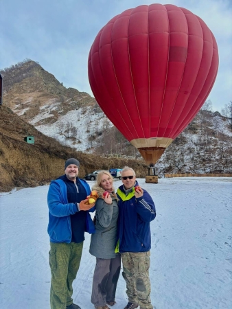 Горы. Яблоки. Воздушный шар